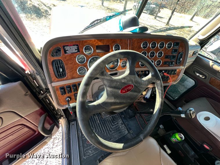 image for item ID9719 2009 Peterbilt 389  semi truck