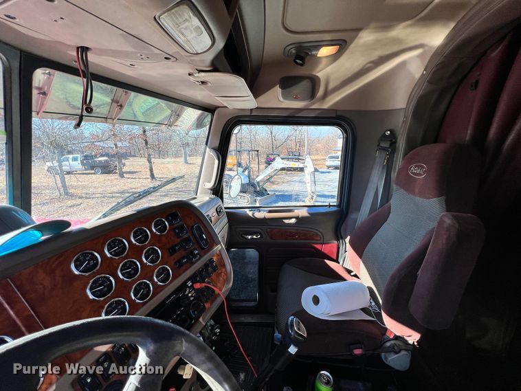 image for item ID9719 2009 Peterbilt 389  semi truck