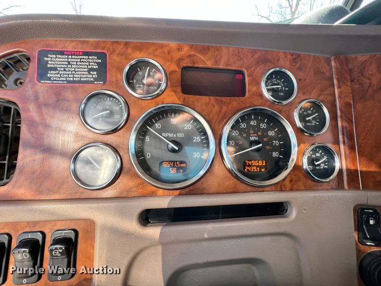 image for item ID9719 2009 Peterbilt 389  semi truck