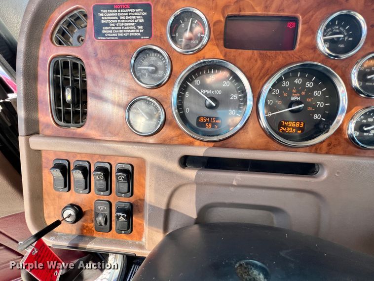 image for item ID9719 2009 Peterbilt 389  semi truck