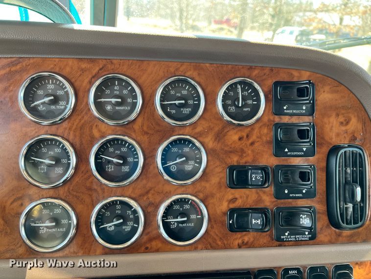 image for item ID9719 2009 Peterbilt 389  semi truck