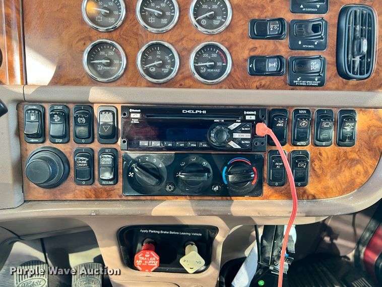 image for item ID9719 2009 Peterbilt 389  semi truck