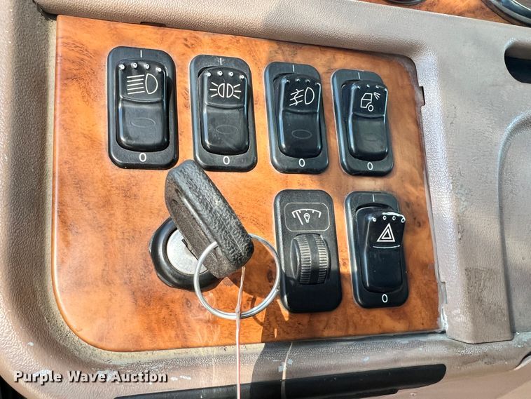 image for item ID9719 2009 Peterbilt 389  semi truck