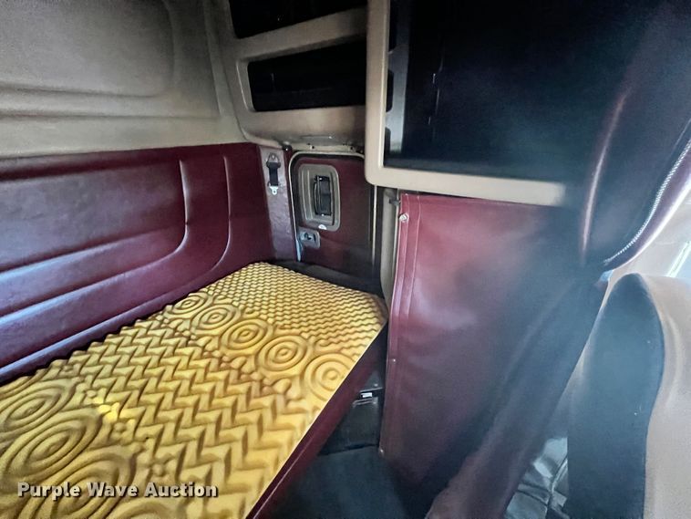 image for item ID9719 2009 Peterbilt 389  semi truck