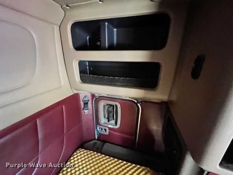 image for item ID9719 2009 Peterbilt 389  semi truck