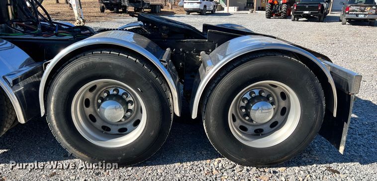 image for item ID9719 2009 Peterbilt 389  semi truck