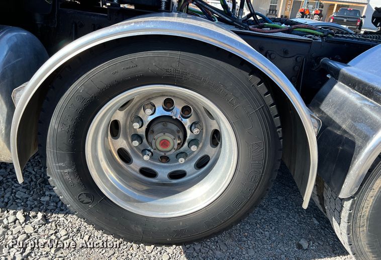 image for item ID9719 2009 Peterbilt 389  semi truck