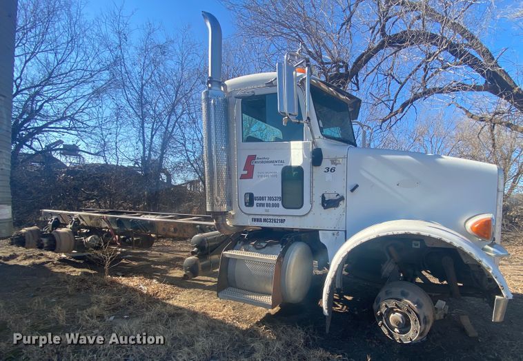 image for item IG9710 2007 Peterbilt 357  truck cab and chassis