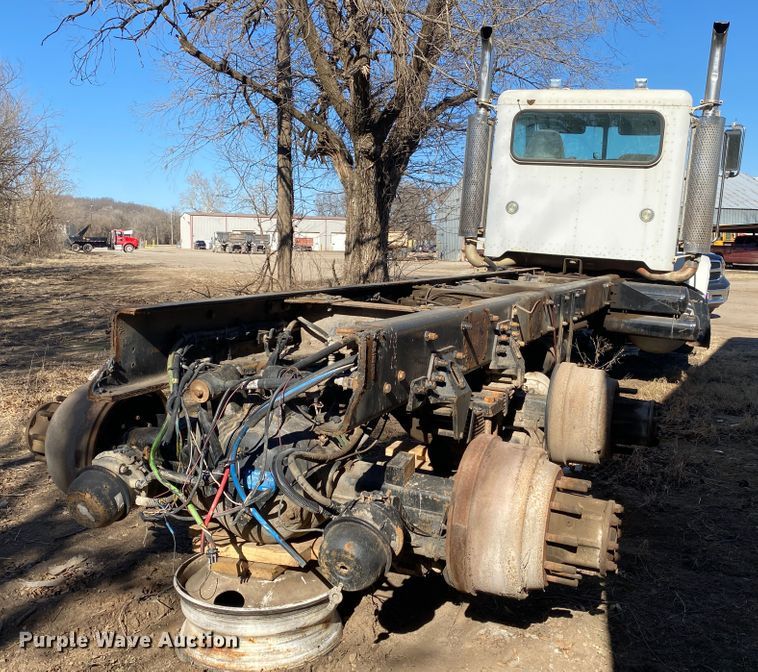 image for item IG9710 2007 Peterbilt 357  truck cab and chassis