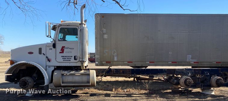 image for item IG9710 2007 Peterbilt 357  truck cab and chassis