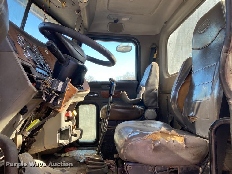 image for item IG9710 2007 Peterbilt 357  truck cab and chassis