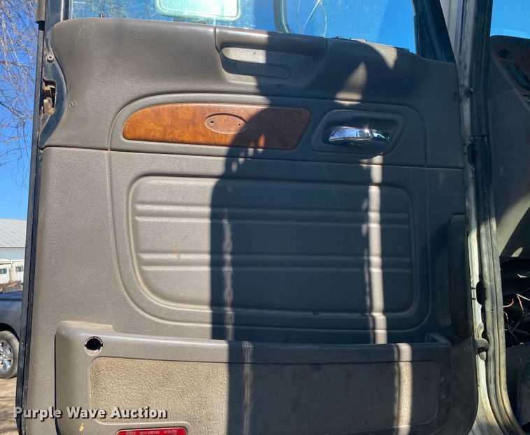 image for item IG9710 2007 Peterbilt 357  truck cab and chassis