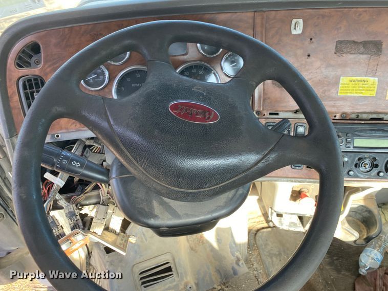 image for item IG9710 2007 Peterbilt 357  truck cab and chassis