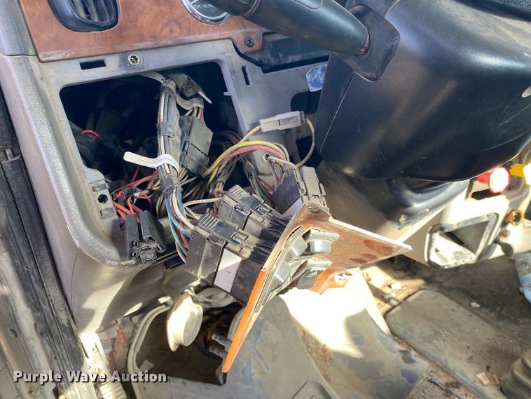 image for item IG9710 2007 Peterbilt 357  truck cab and chassis