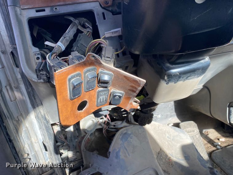 image for item IG9710 2007 Peterbilt 357  truck cab and chassis