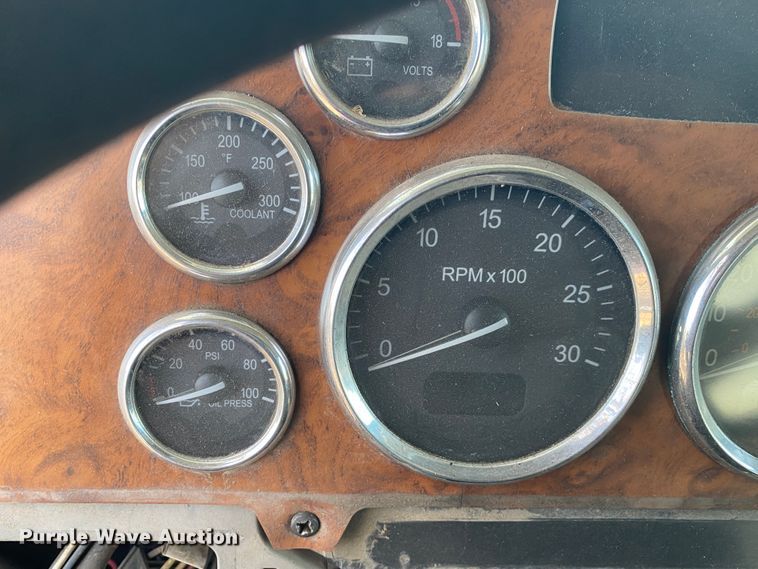 image for item IG9710 2007 Peterbilt 357  truck cab and chassis