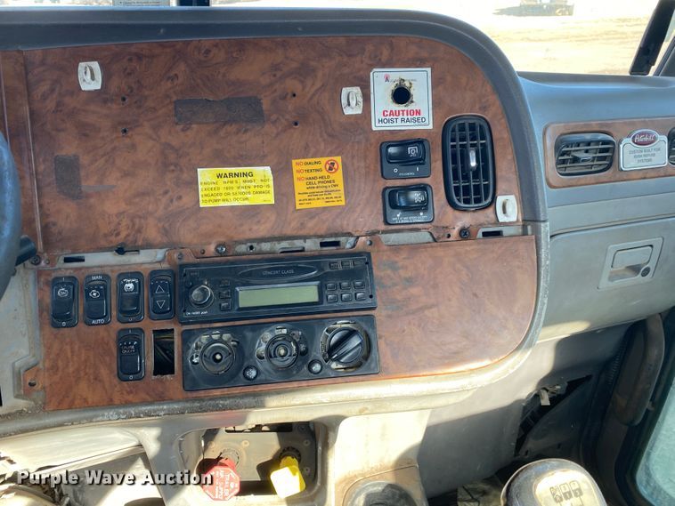 image for item IG9710 2007 Peterbilt 357  truck cab and chassis