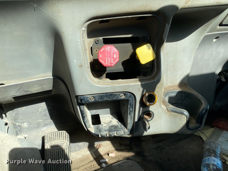 image for item IG9710 2007 Peterbilt 357  truck cab and chassis