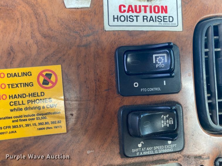 image for item IG9710 2007 Peterbilt 357  truck cab and chassis