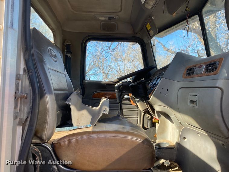 image for item IG9710 2007 Peterbilt 357  truck cab and chassis