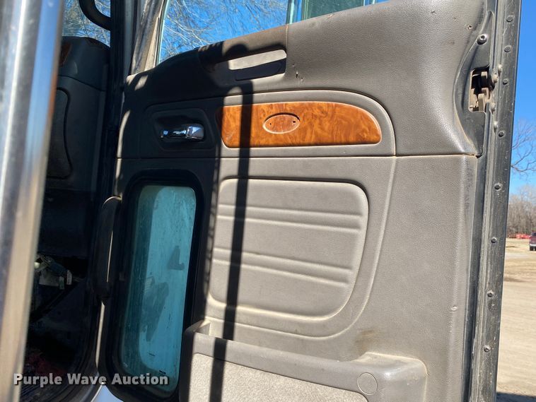 image for item IG9710 2007 Peterbilt 357  truck cab and chassis