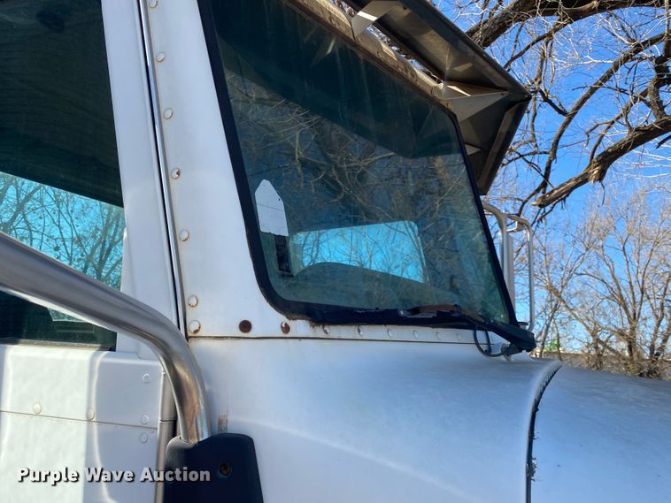 image for item IG9710 2007 Peterbilt 357  truck cab and chassis