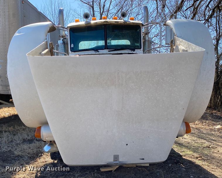 image for item IG9710 2007 Peterbilt 357  truck cab and chassis