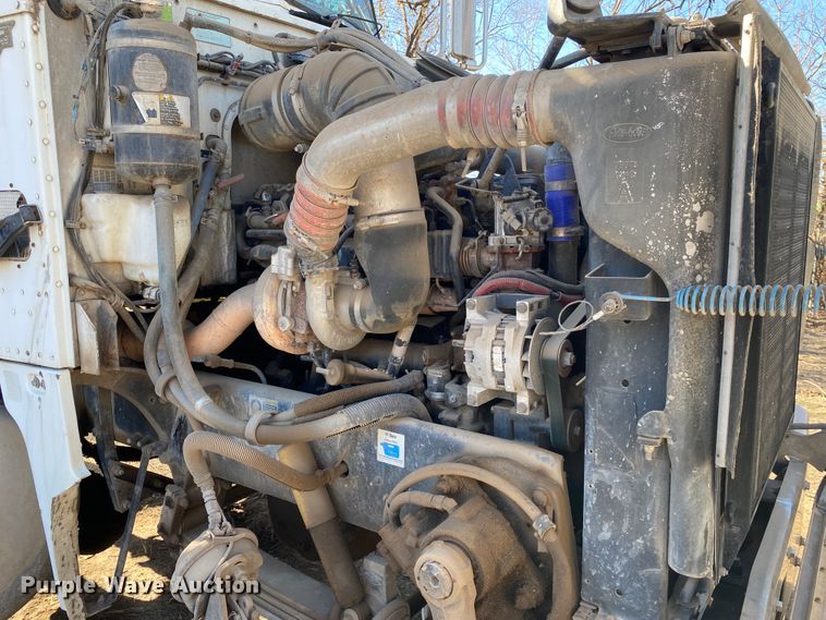 image for item IG9710 2007 Peterbilt 357  truck cab and chassis