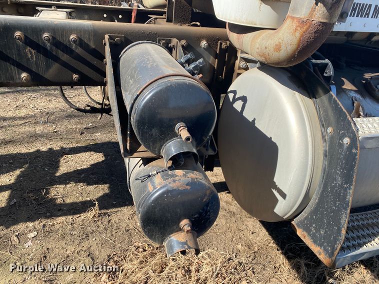 image for item IG9710 2007 Peterbilt 357  truck cab and chassis