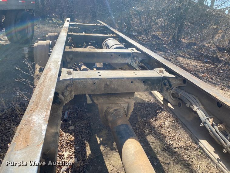 image for item IG9710 2007 Peterbilt 357  truck cab and chassis