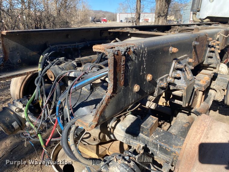 image for item IG9710 2007 Peterbilt 357  truck cab and chassis