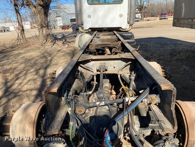 image for item IG9710 2007 Peterbilt 357  truck cab and chassis