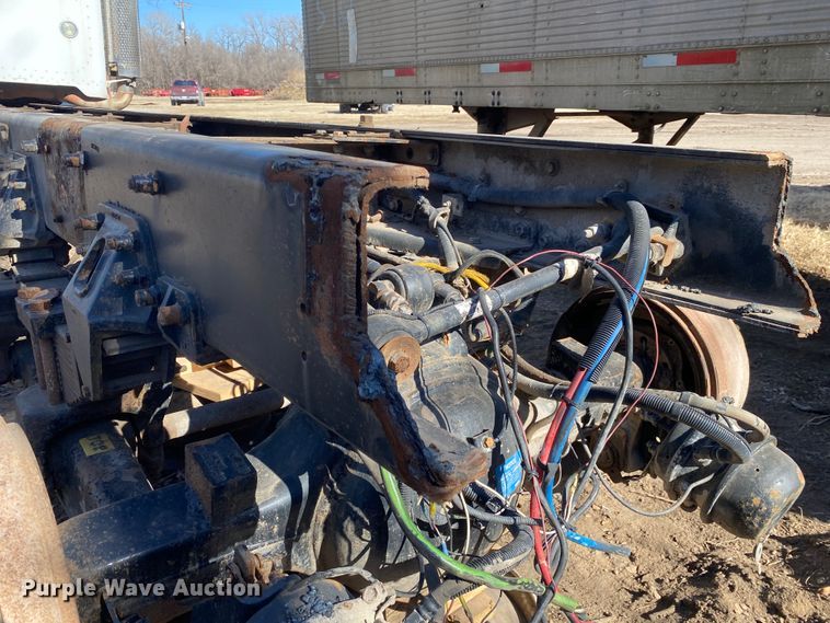 image for item IG9710 2007 Peterbilt 357  truck cab and chassis