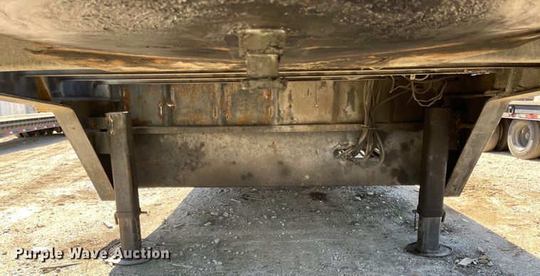 image for item IJ9718 2001 Dakota Trail-eze  drop deck trailer