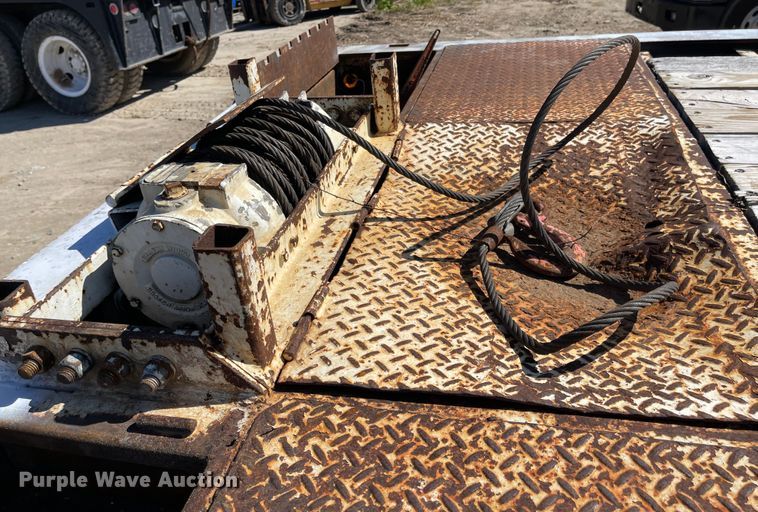 image for item IJ9718 2001 Dakota Trail-eze  drop deck trailer