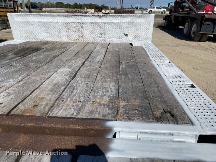 image for item IJ9718 2001 Dakota Trail-eze  drop deck trailer