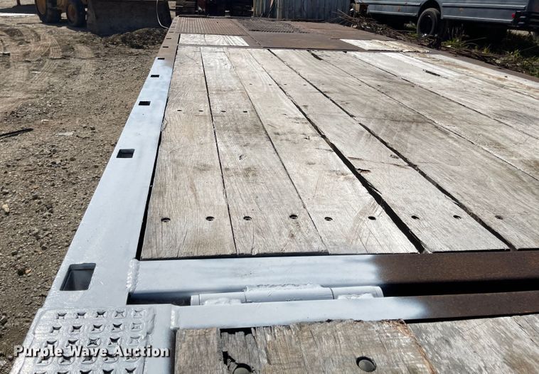 image for item IJ9718 2001 Dakota Trail-eze  drop deck trailer