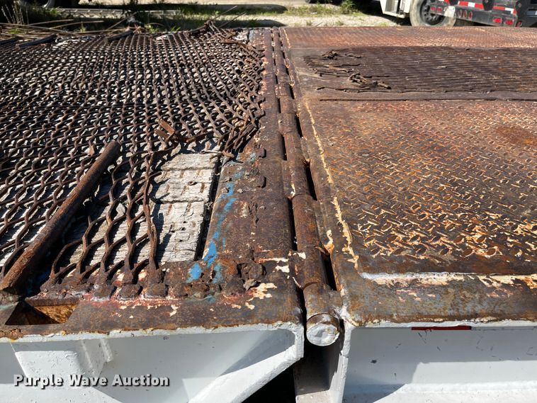 image for item IJ9718 2001 Dakota Trail-eze  drop deck trailer