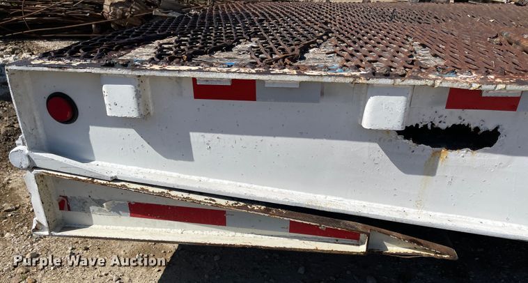 image for item IJ9718 2001 Dakota Trail-eze  drop deck trailer