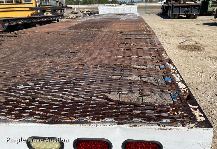 image for item IJ9718 2001 Dakota Trail-eze  drop deck trailer