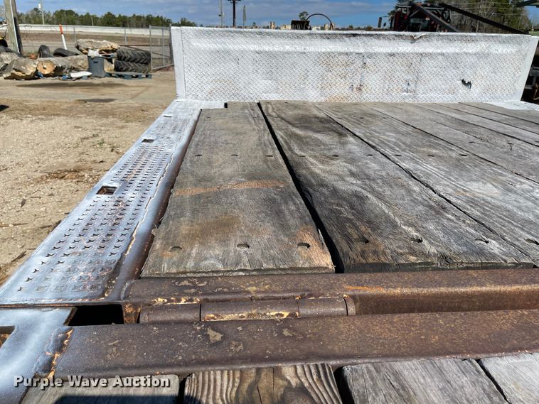 image for item IJ9718 2001 Dakota Trail-eze  drop deck trailer