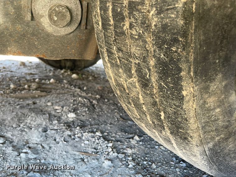 image for item IJ9718 2001 Dakota Trail-eze  drop deck trailer