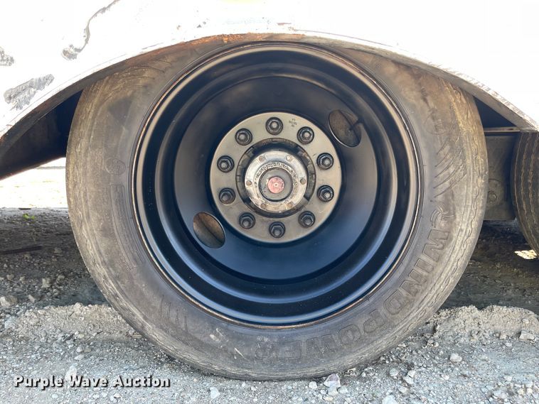 image for item IJ9718 2001 Dakota Trail-eze  drop deck trailer