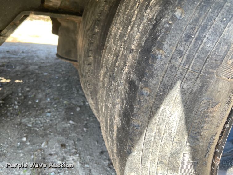 image for item IJ9718 2001 Dakota Trail-eze  drop deck trailer