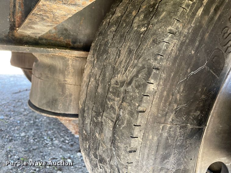 image for item IJ9718 2001 Dakota Trail-eze  drop deck trailer