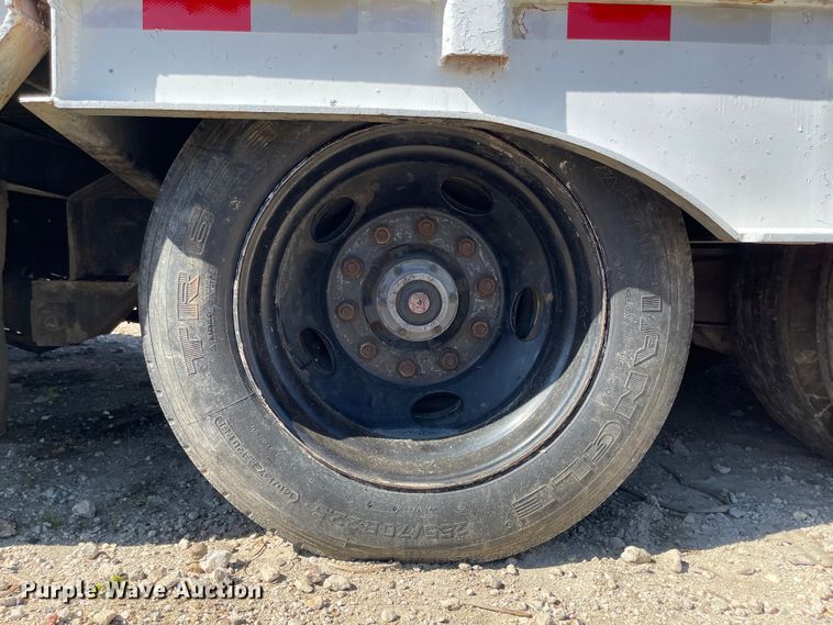 image for item IJ9718 2001 Dakota Trail-eze  drop deck trailer