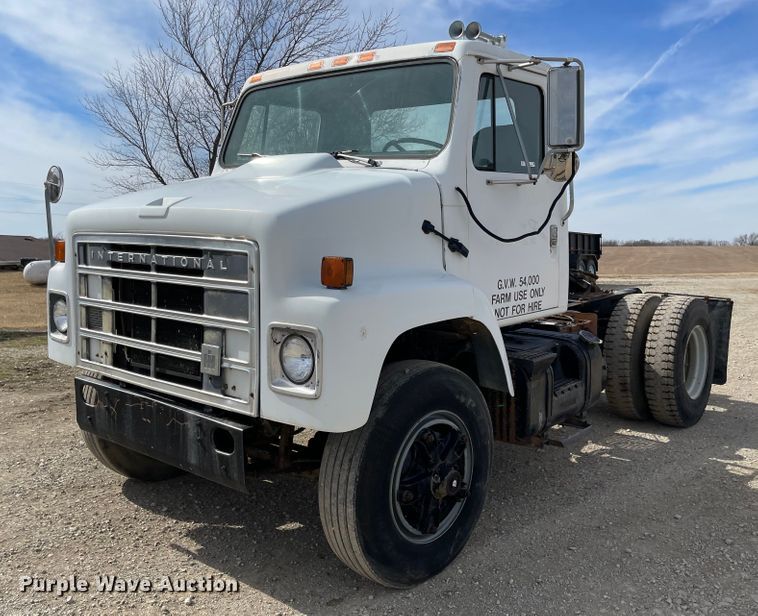 image for item IJ9741 1986 International 2155  semi truck
