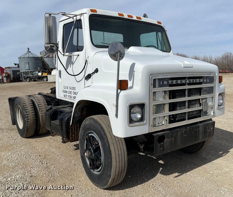image for item IJ9741 1986 International 2155  semi truck