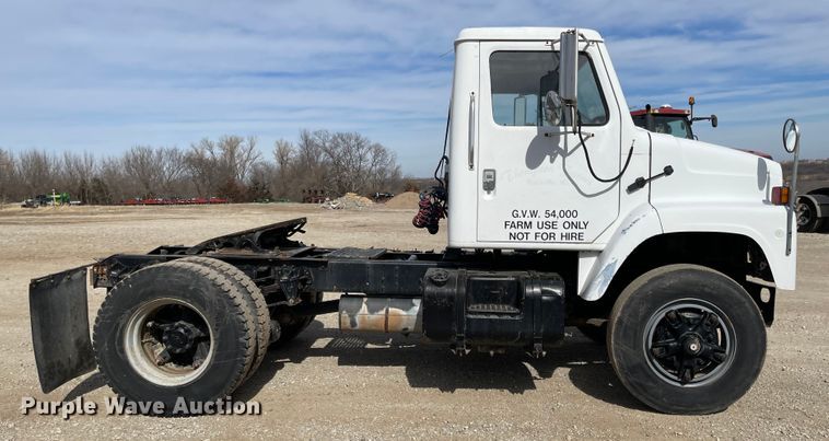 image for item IJ9741 1986 International 2155  semi truck