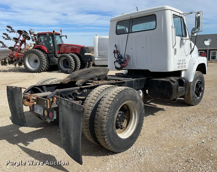 image for item IJ9741 1986 International 2155  semi truck